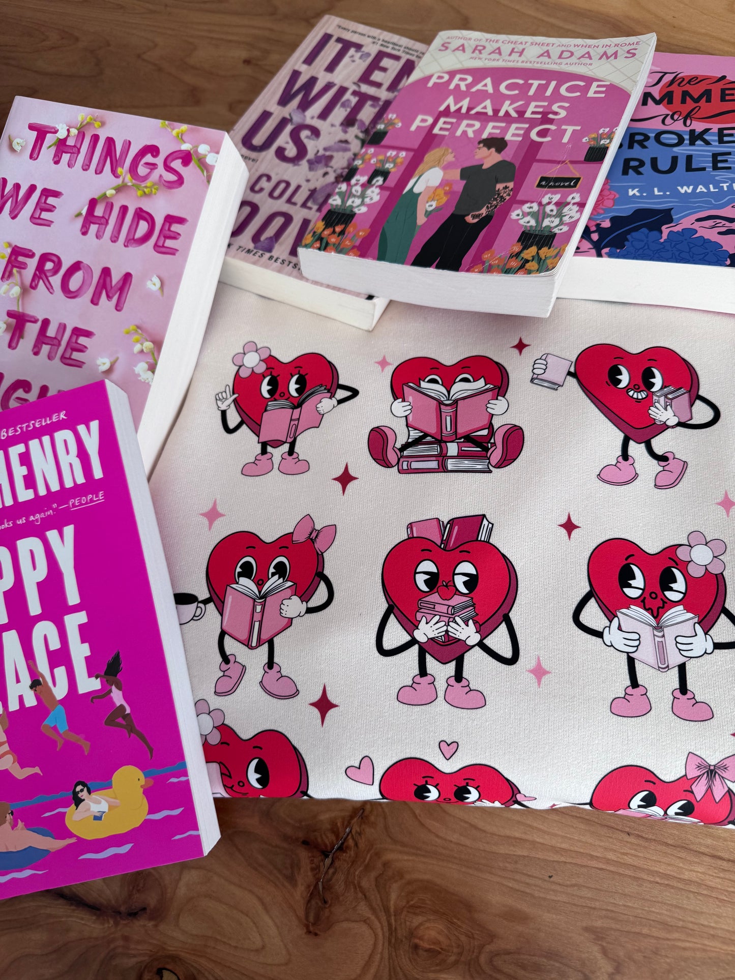 Hearts & Books Graphic Pullover